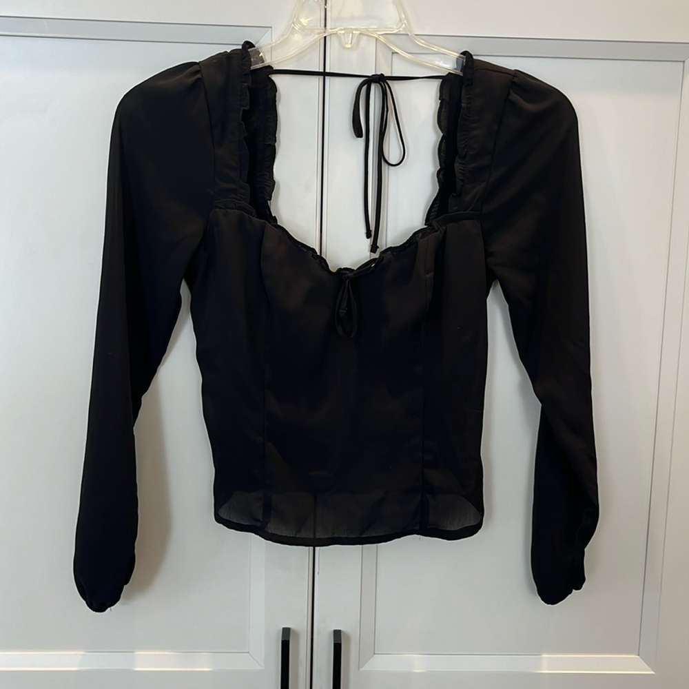 ABERCROMBIE & FITCH cropped long sleeve sweetheart neckline blouse, size small